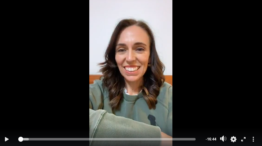 3/26にアーダーン首相が実施した、Facebookライブの様子（キャプチャ画面）