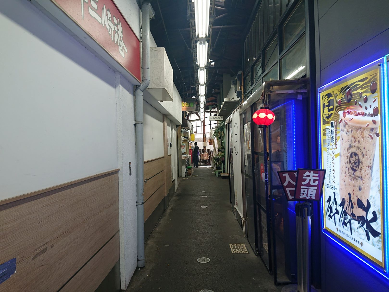 飲み屋、カジュアルな飲食店が集まるハモニカ横丁