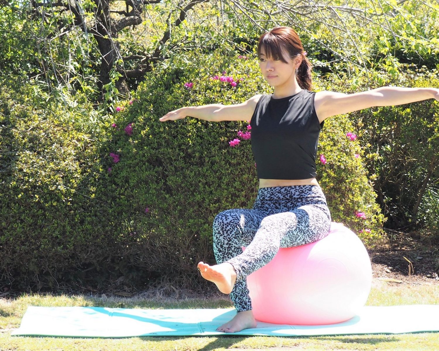 腕を肩の高さで真横に広げてもOK1