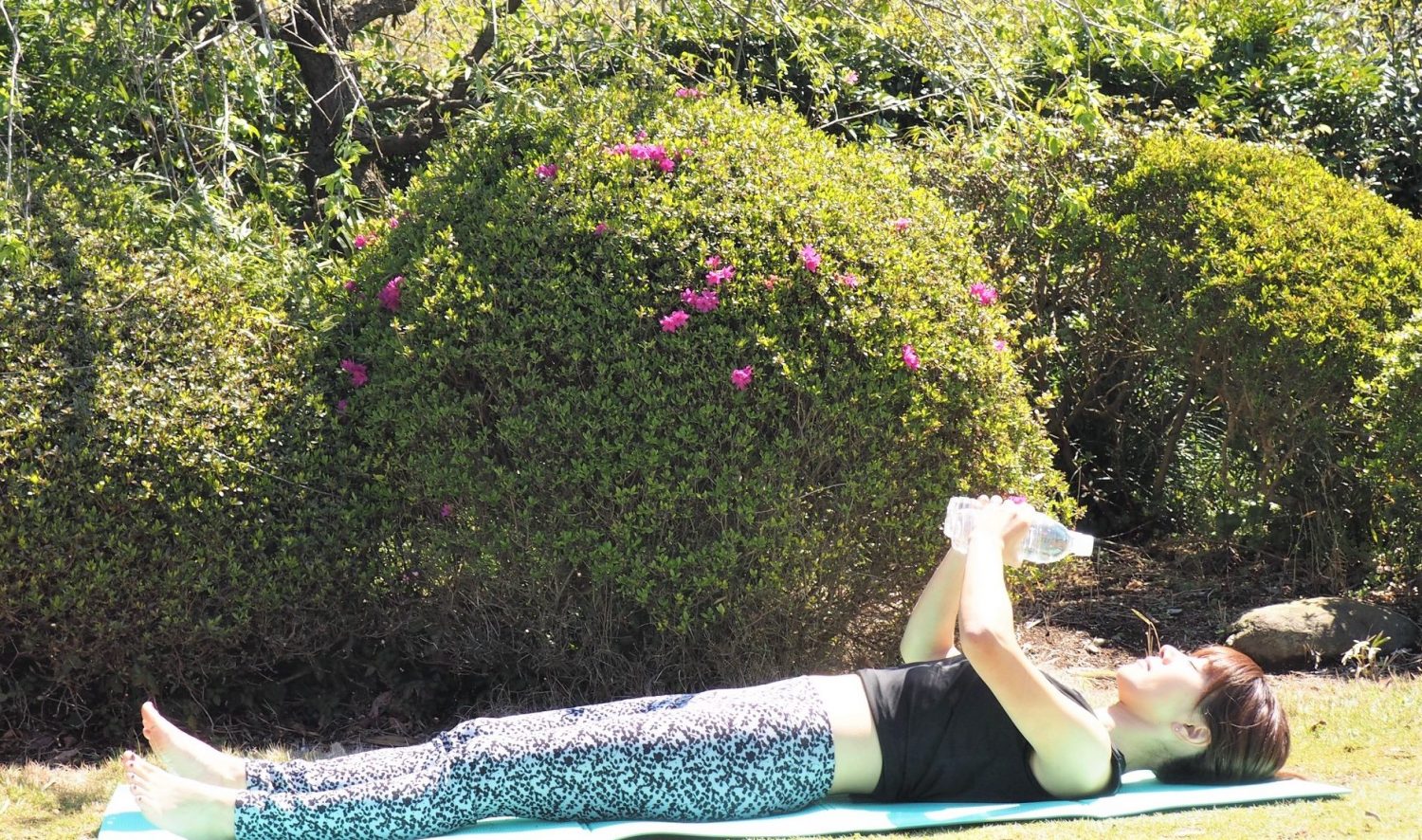 ペットボトルエクササイズ・ひじを曲げておこなってもOK2