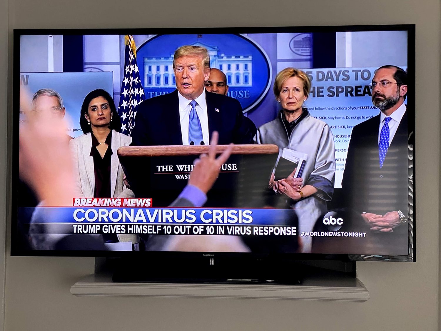 トランプ大統領の記者会見の様子