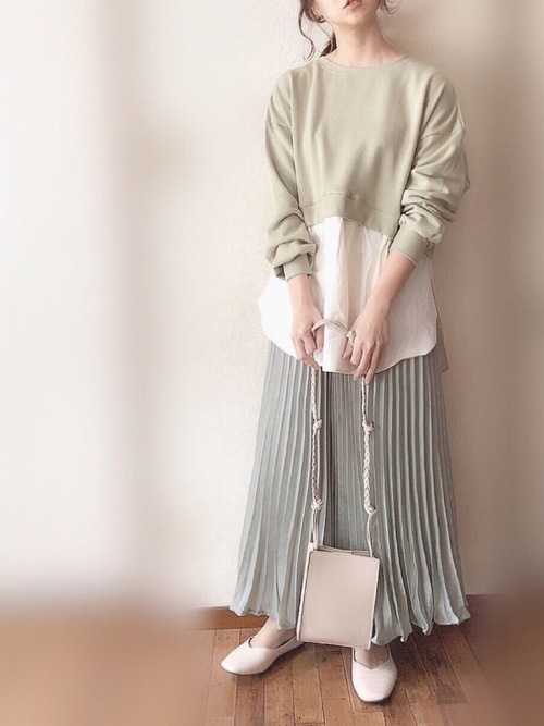 くすみグリーン