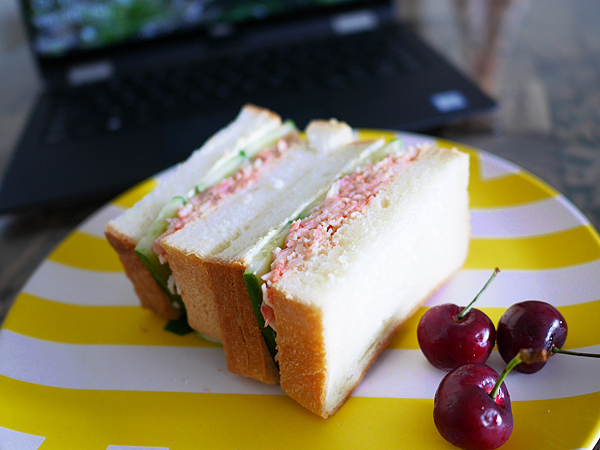 シーフードカクテルサンドイッチ