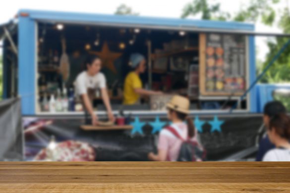 コロナ禍でテイクアウトを利用する人々