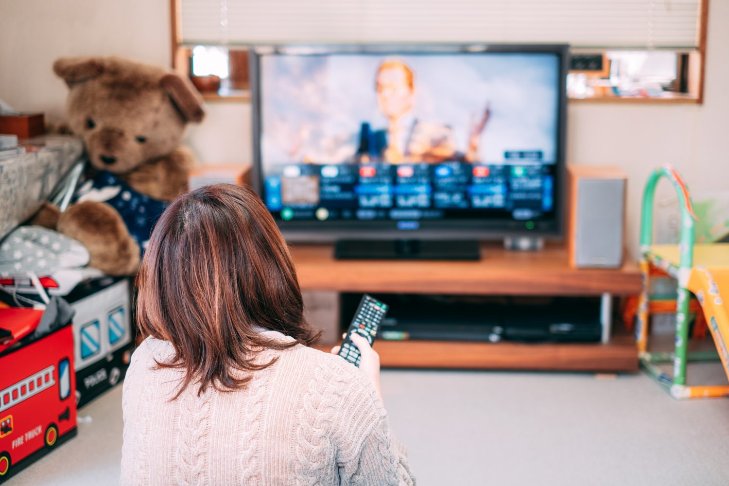 自宅待機に飽きてきた女性