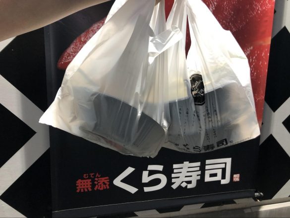 ラーメン3種をお持ち帰り。斜めになってしまうのがちょっと気になる…