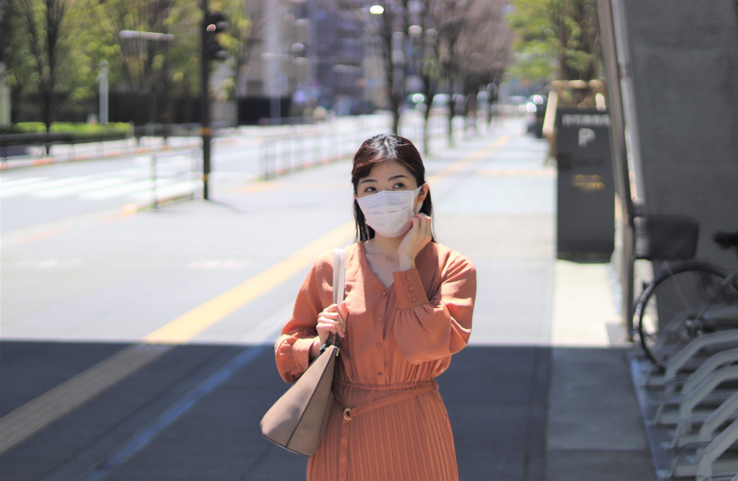 マスクなしランナーに怯える主婦