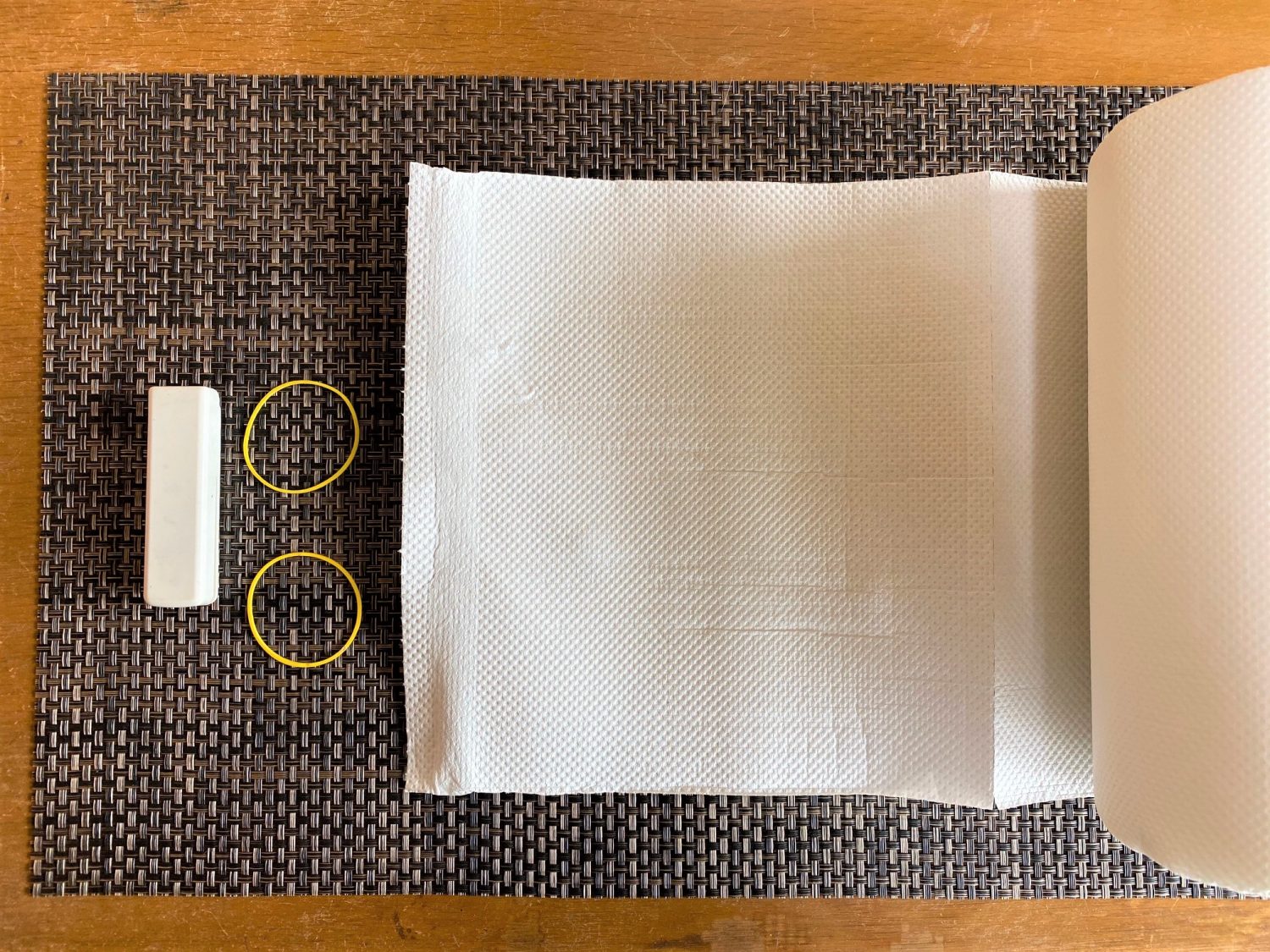 キッチンペーパー2枚と輪ゴム2本