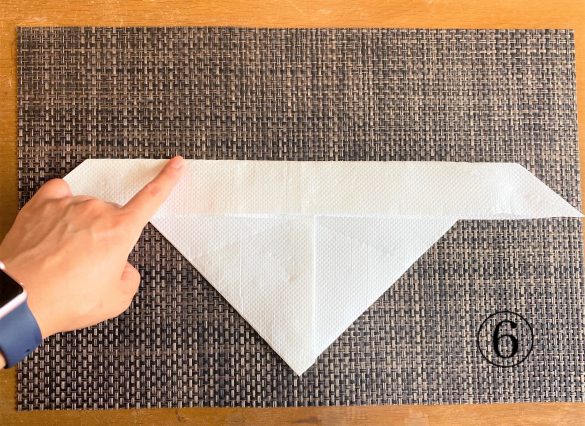 (6)その折り目に合わせて、上部を手前に折る