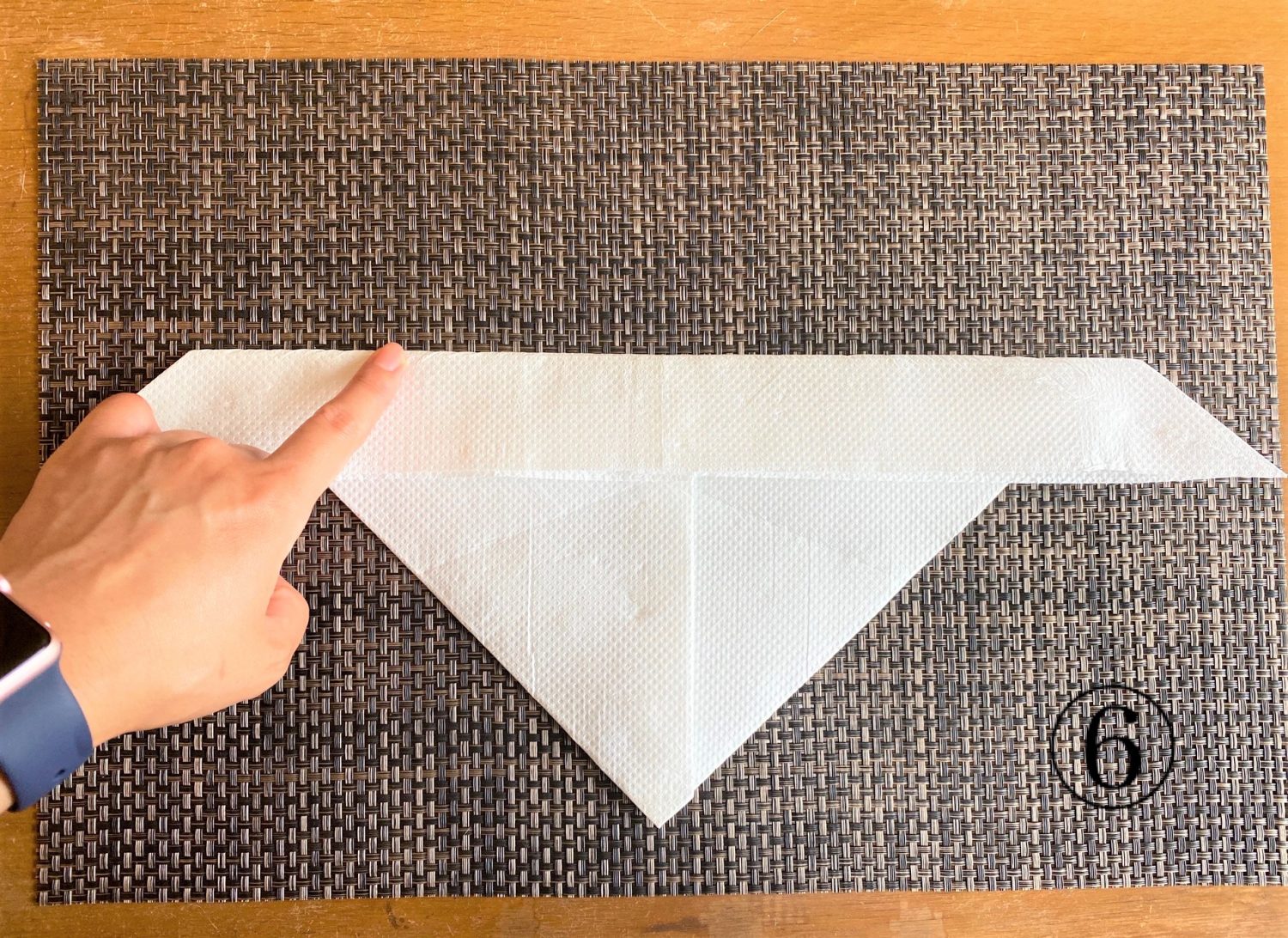 (6)その折り目に合わせて、上部を手前に折る