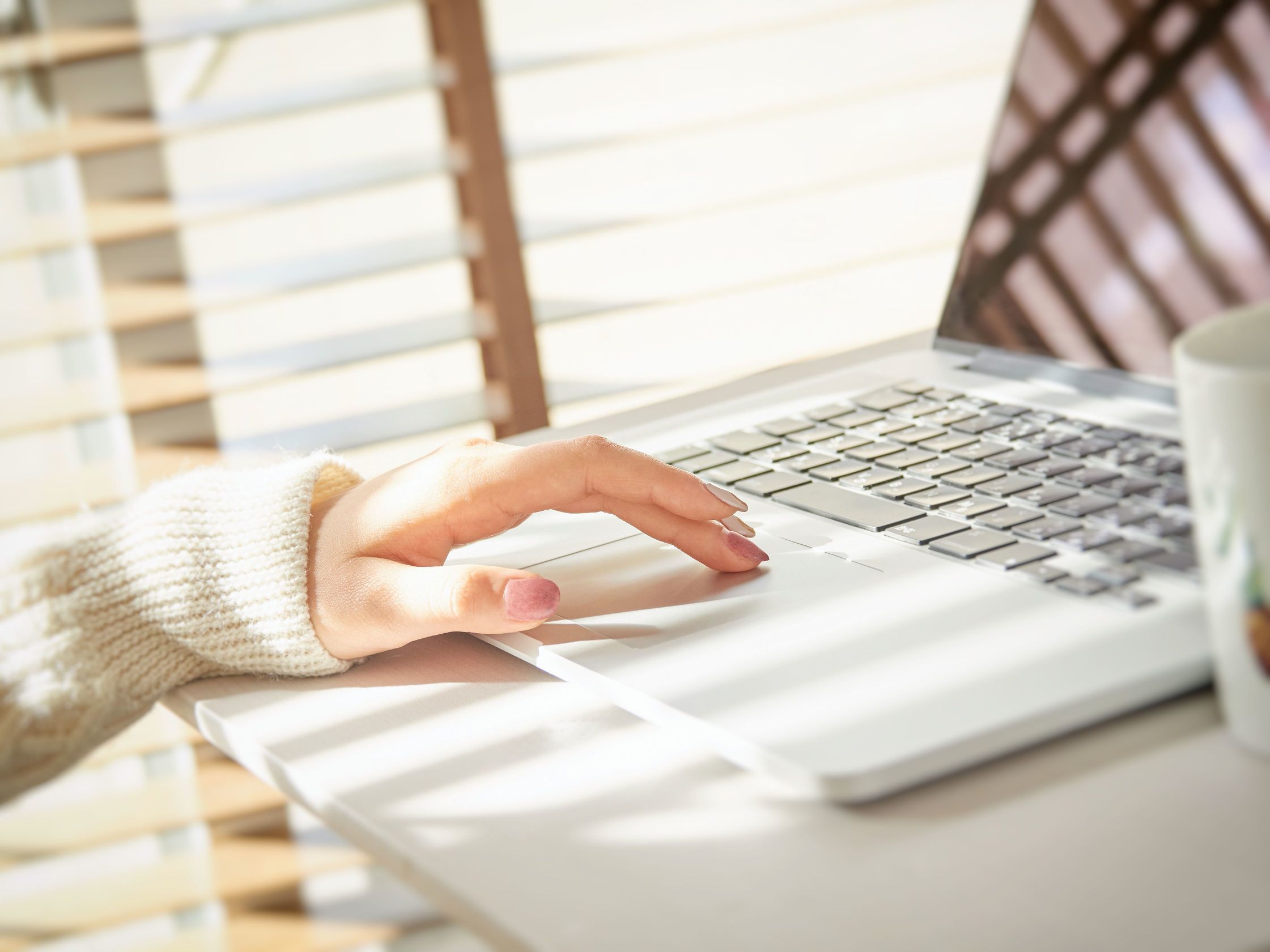 パソコン　女性