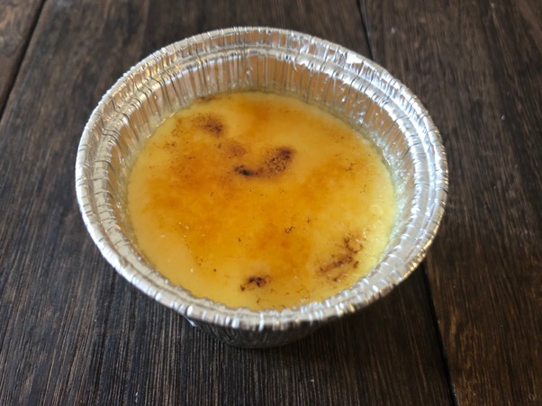 バーナーで炙ったクリームブリュレより、焦げ目は少なめ