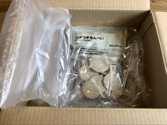 コオロギせんべいの梱包状態
