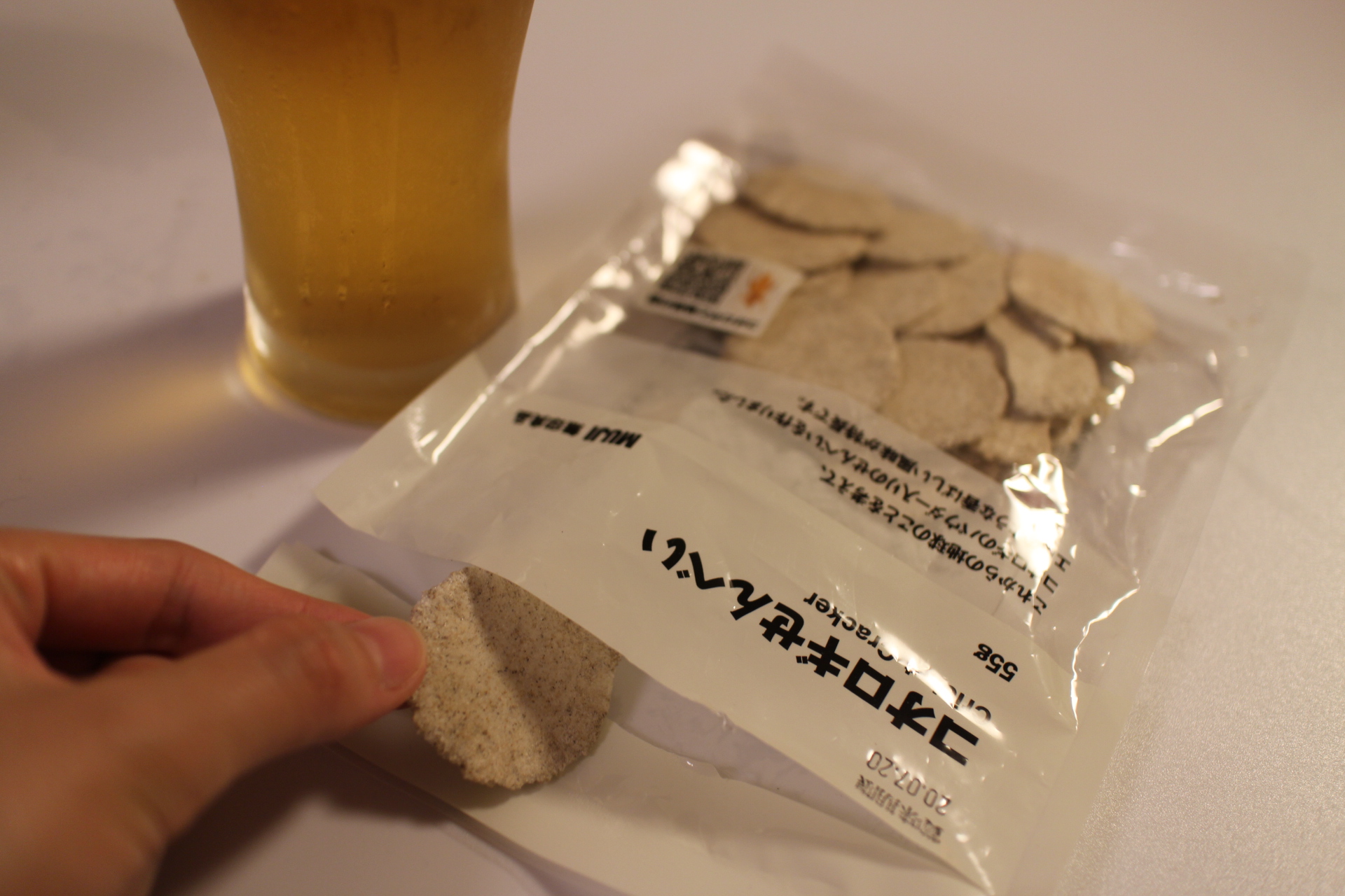 飲み物と一緒にいただきましょう