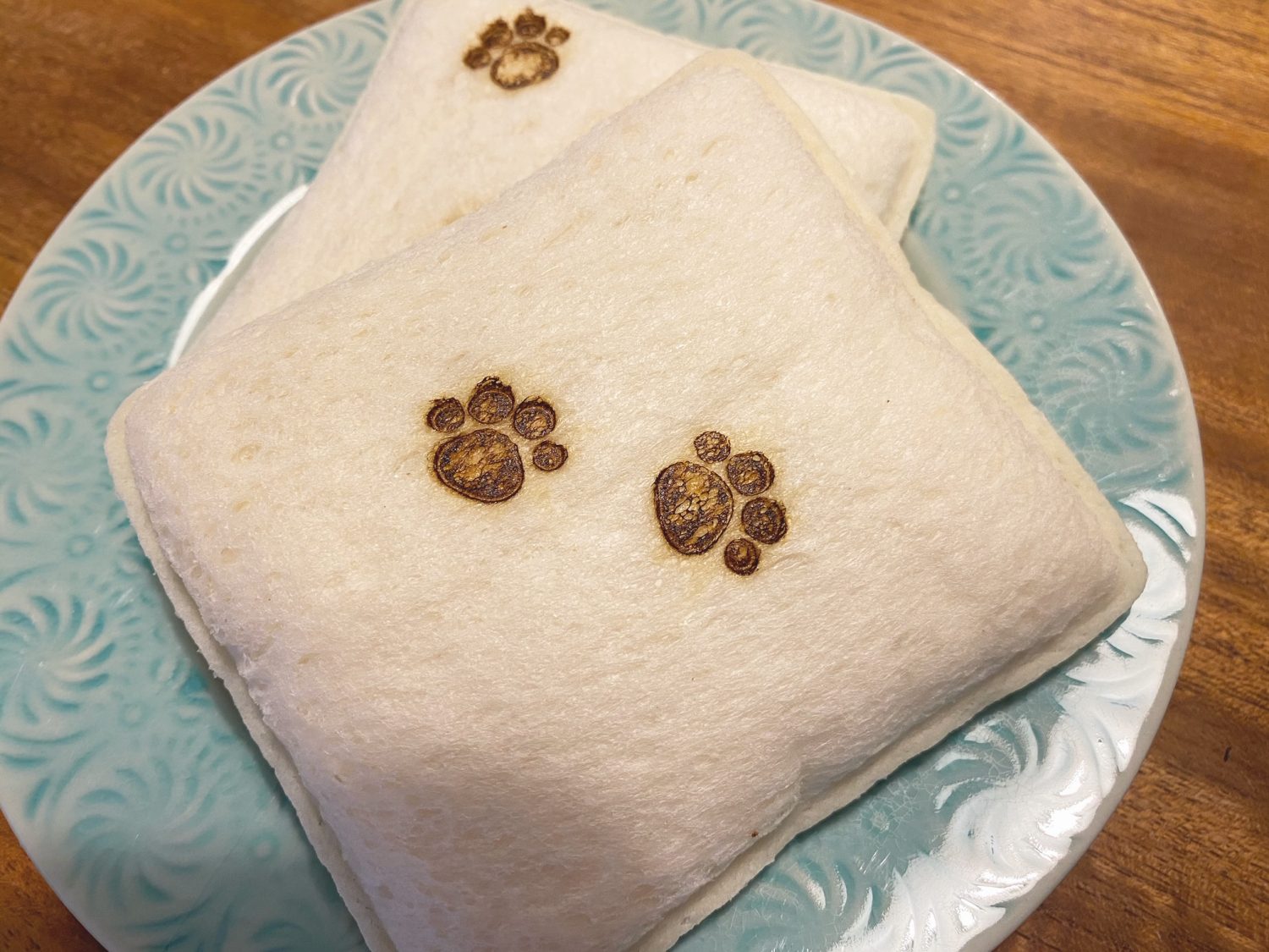 肉球の焼き印にメロメロ…　パン