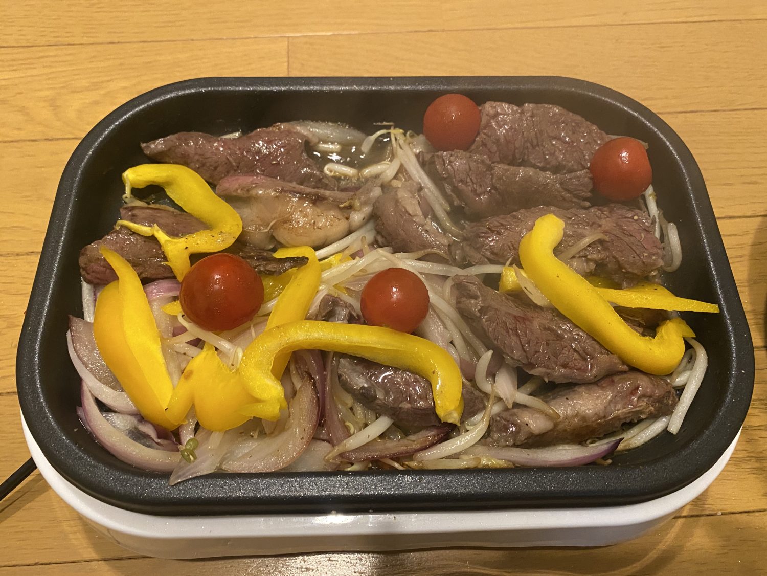 ペヤングメーカーで肉も焼けた