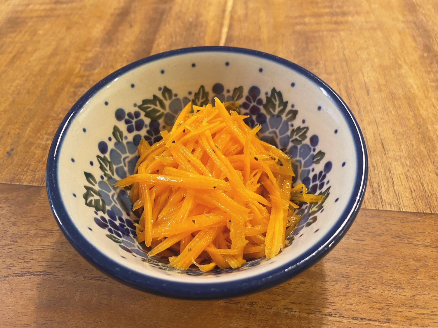 千切りにしたにんじんでキャロットラペを作ってみた