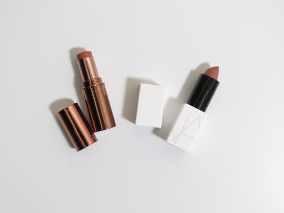 左「メルティールミナスルージュ・T02 ロゼミルクティー／キャンメイク（¥800）」、右 NARS「リップスティック／ZEN COLLECTION・00002 ソフトローズ（¥3,300）」