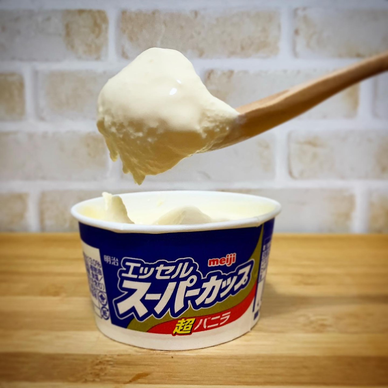 「エッセル スーパーカップ 超バニラ」