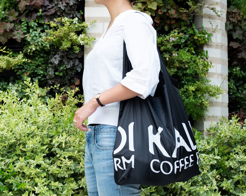 肩掛けできるので重いものを入れてもラク