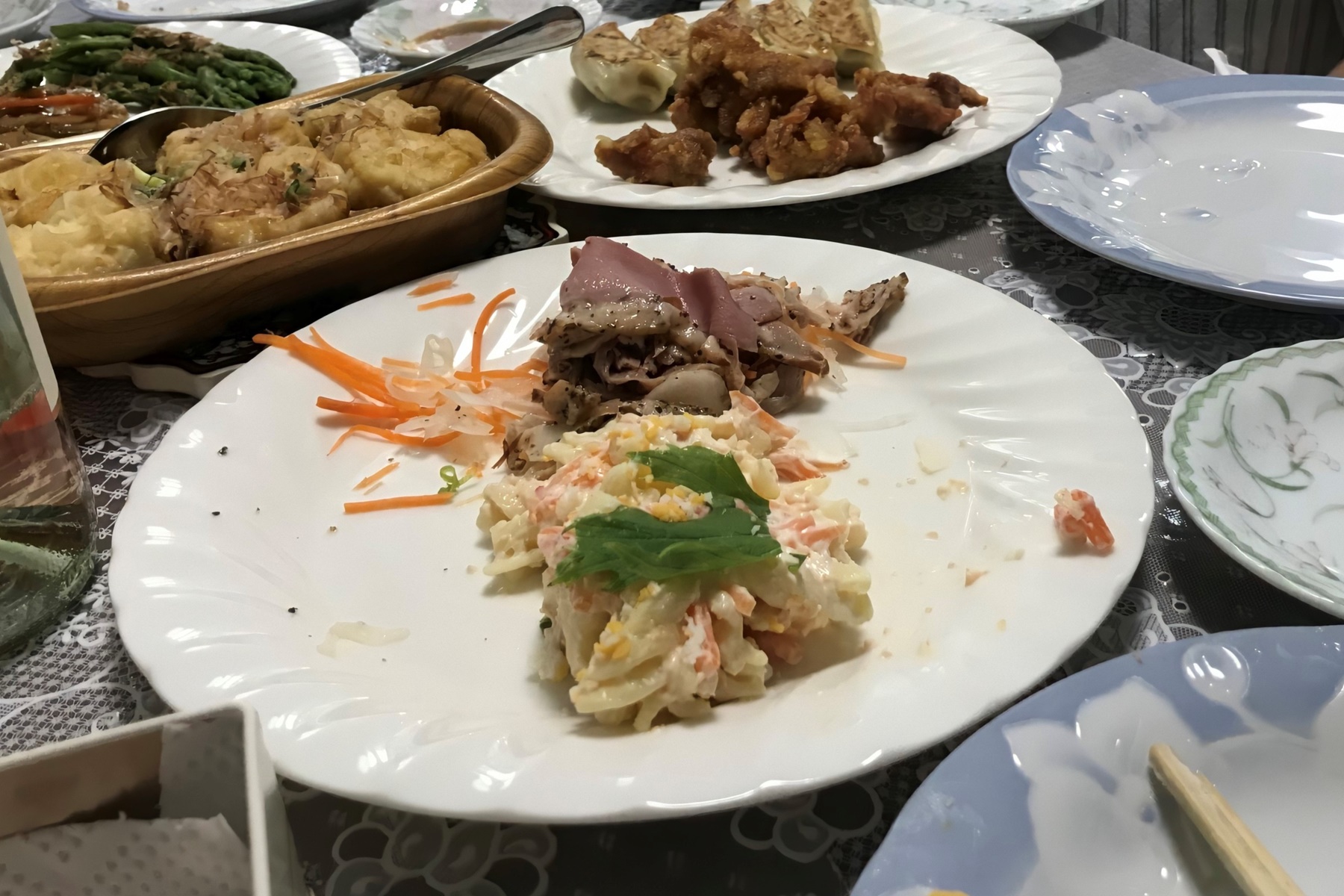 エミさんの実家での食卓の様子