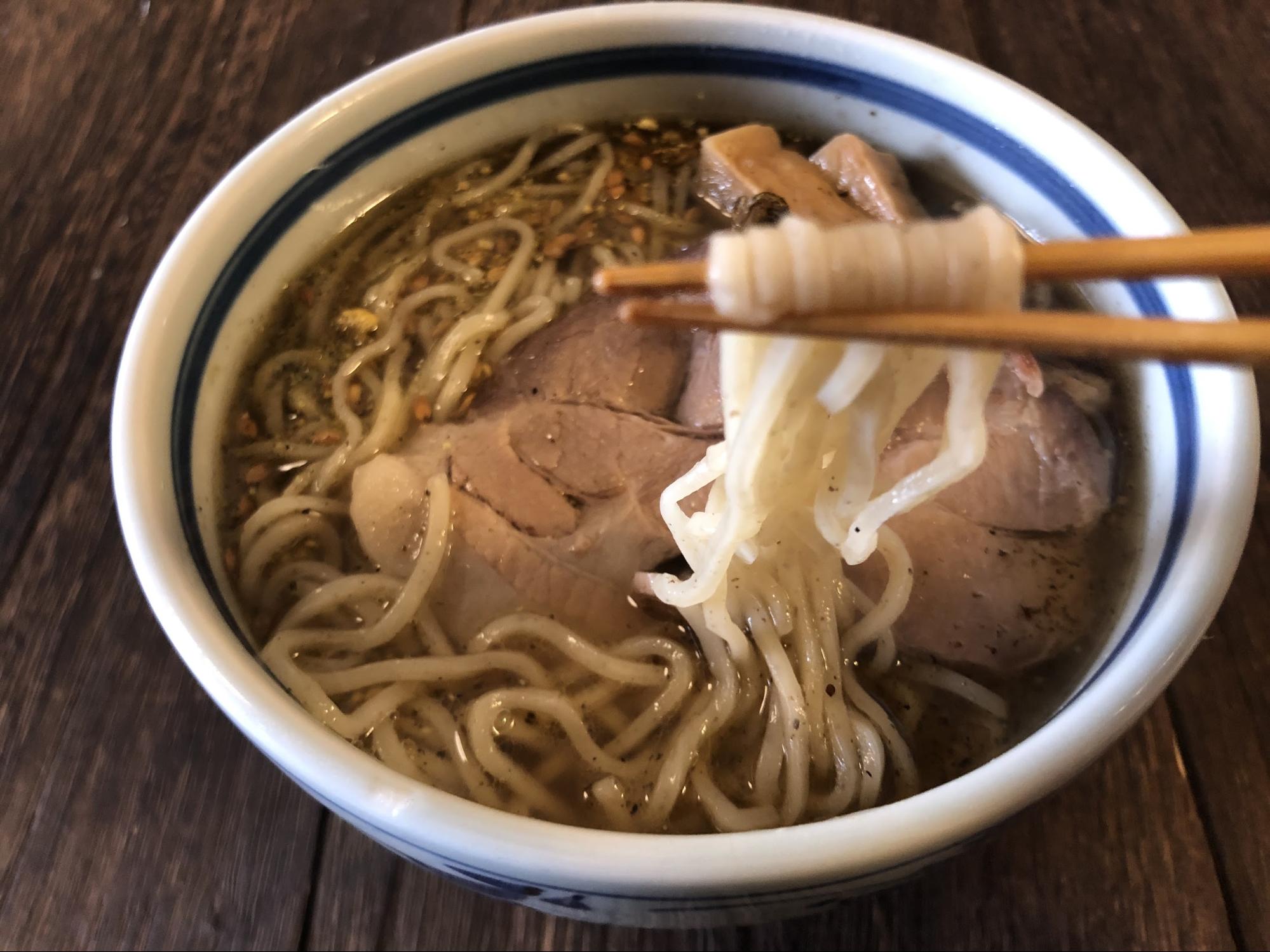 麺からはそこまでコオロギを感じない