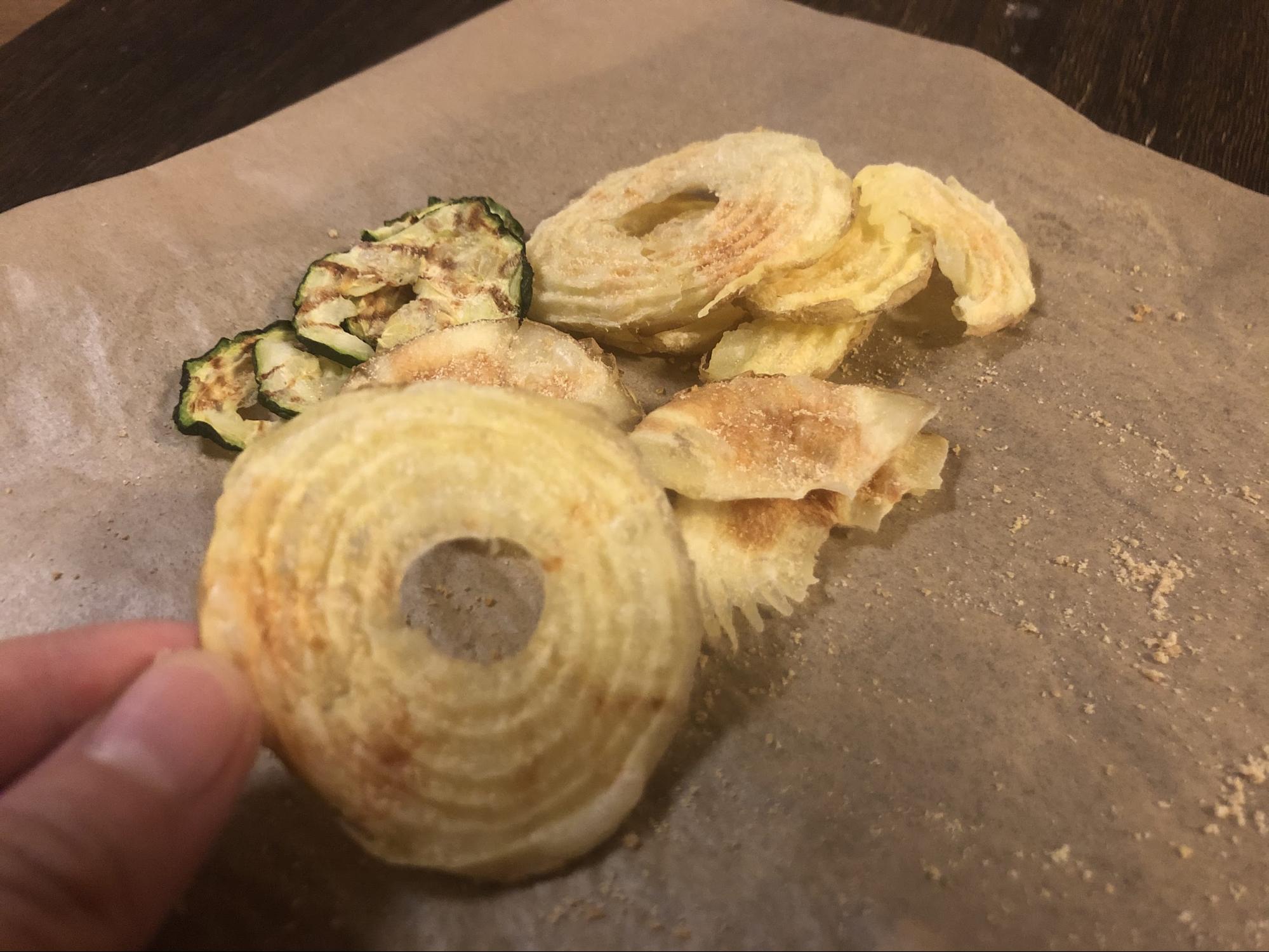 コンソメをスライサーで粉砕してかけました