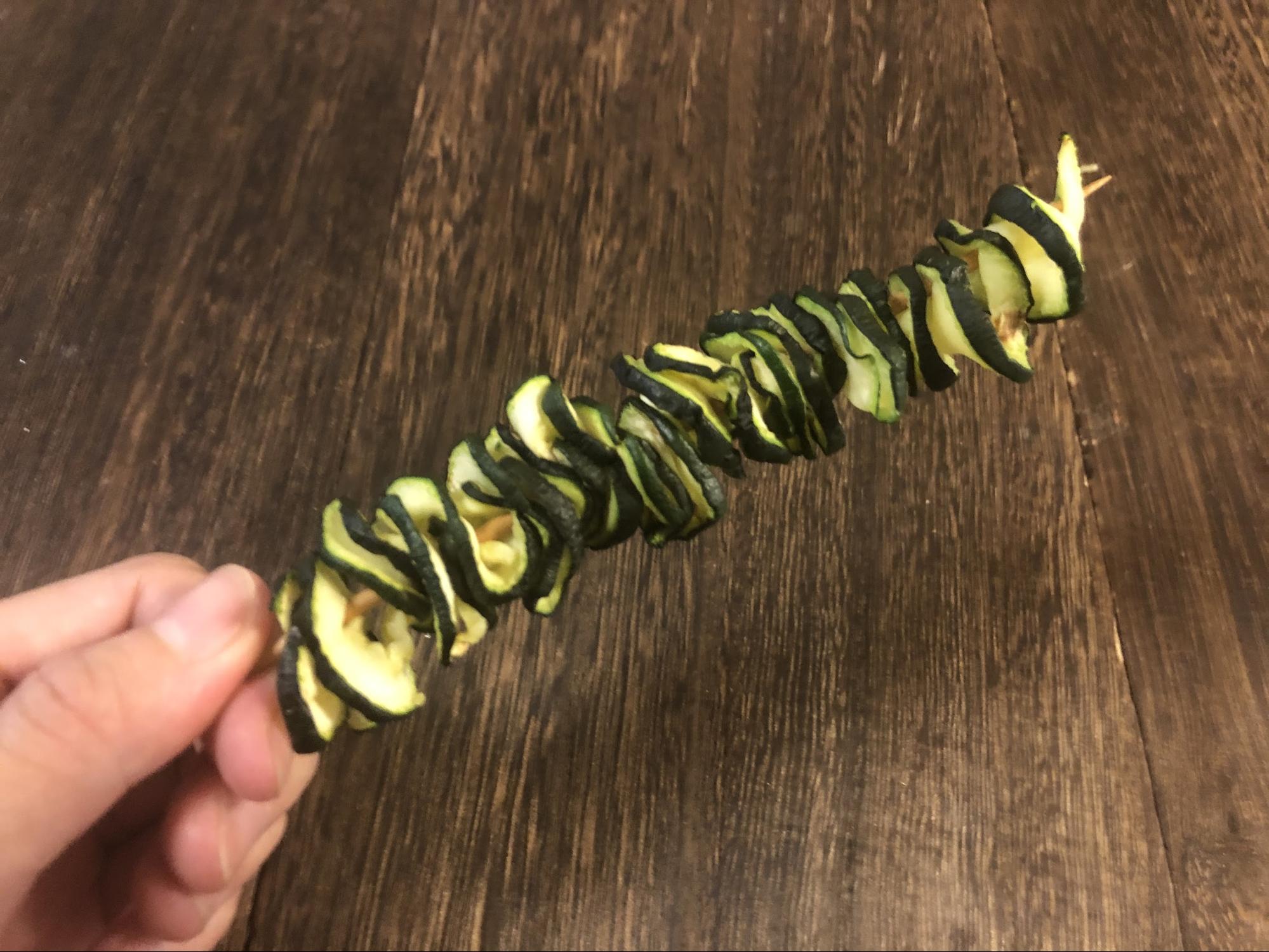 「くるりんカッター」のズッキーニ