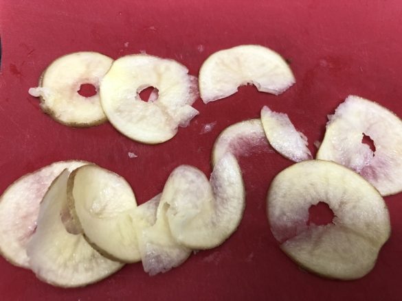 筆者が不器用なのか?ストレートカッターだと無惨な有様に…