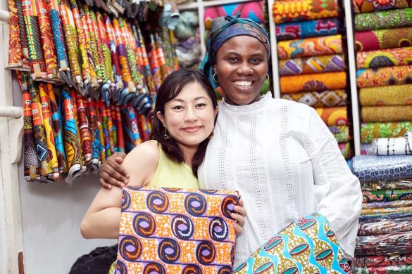 大森さんとアフリカ・ガーナの女性
