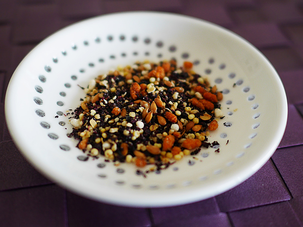 グルメふりかけ「ゆかり五穀入り／減塩ゆかり」