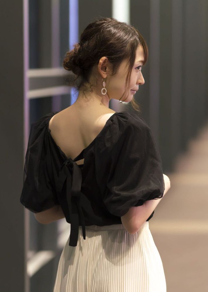 婚活女性の後ろ姿