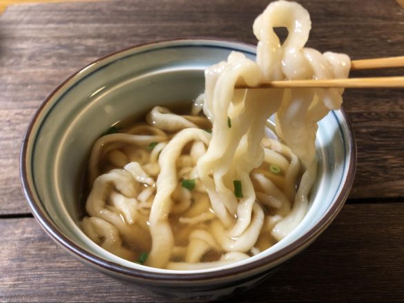 縮れてしまった麺も“どん兵衛”風に見えて愛おしい