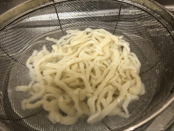 麺表面のクズが取れ、水が濁りました
