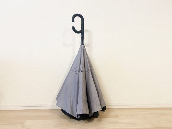 厚みのある机などにはかけることができません