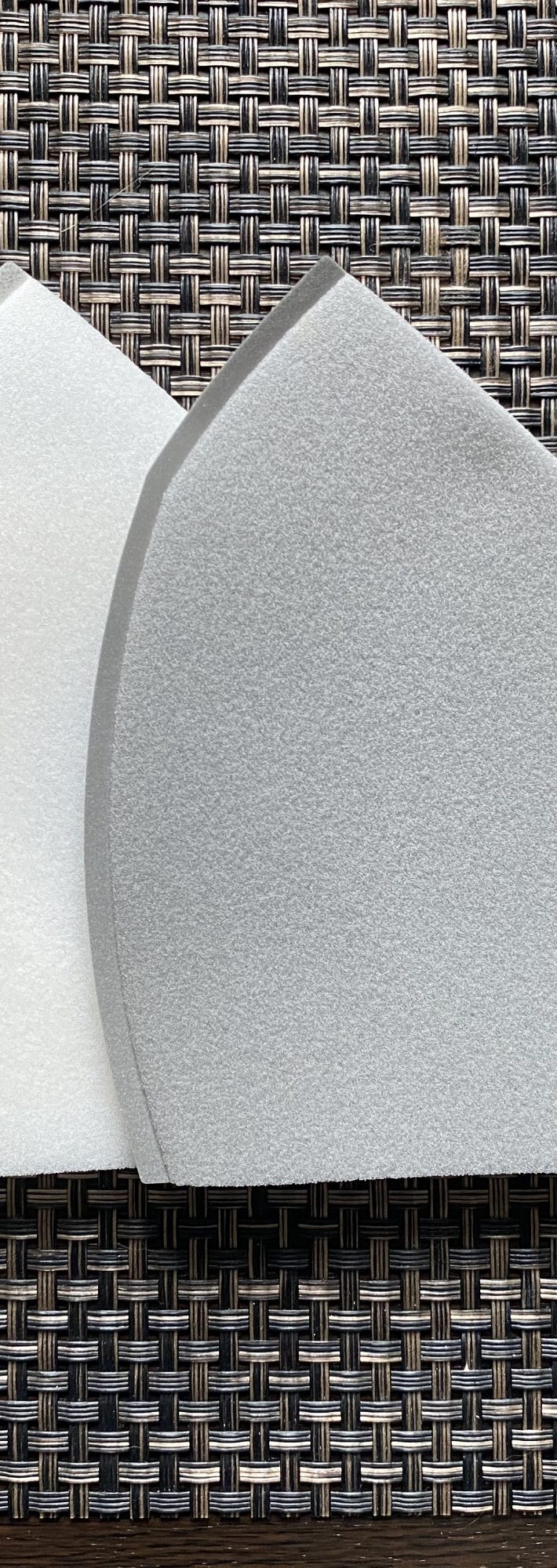 左からソフトベージュ、ホワイト、ライトグレー