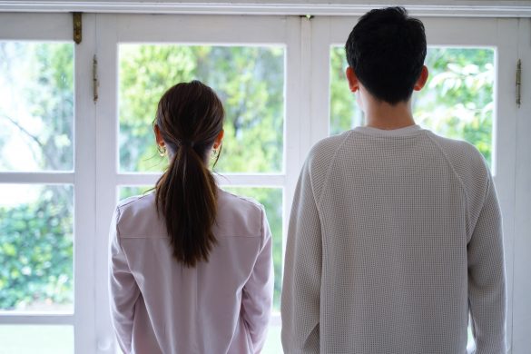 態度だけで示伝わるまで言葉ではっきり示すすのではなく、はっきりと言葉で示しましょう