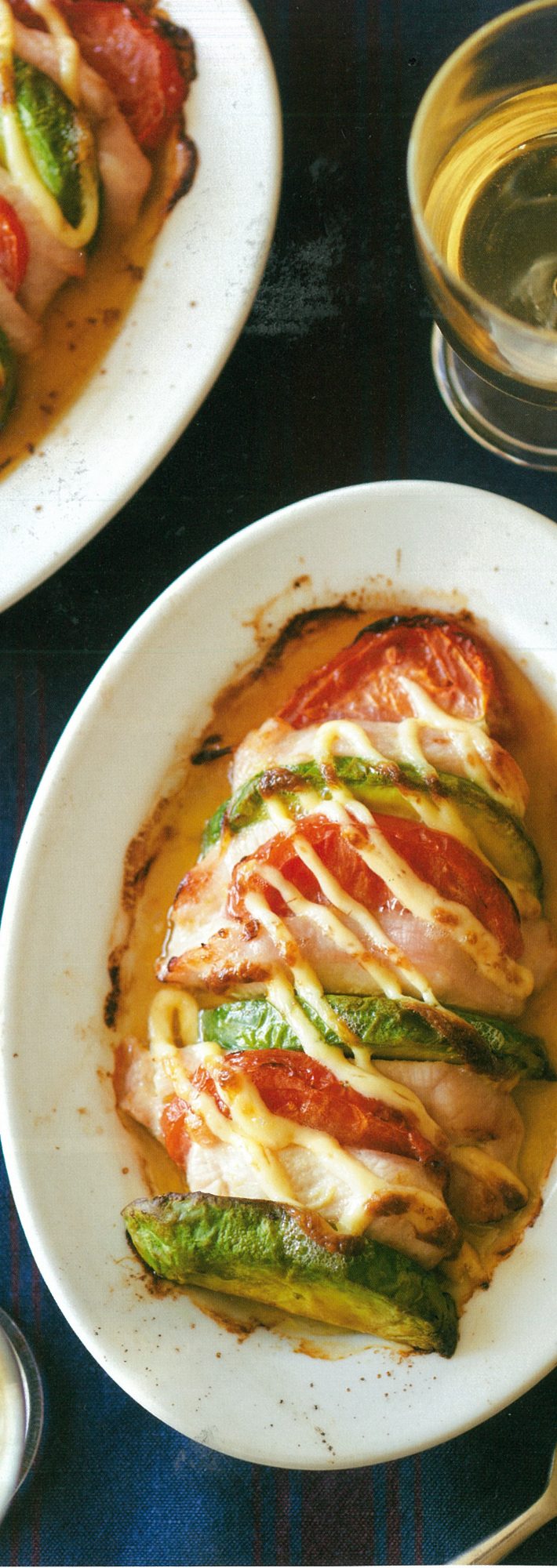 鶏肉とアボカド、トマトの重ね焼き