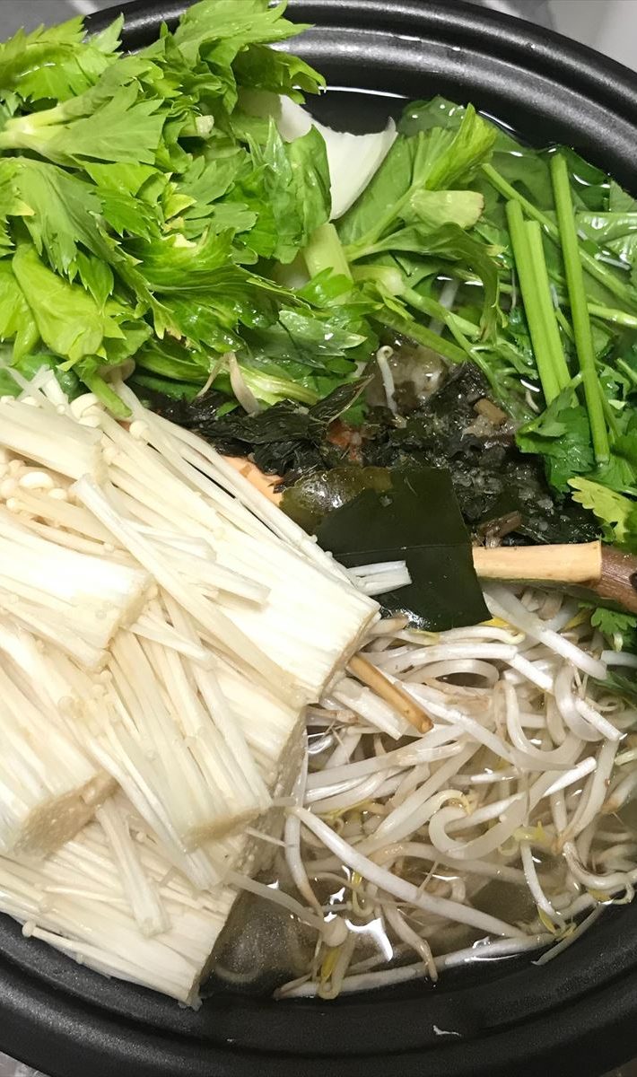 野菜を入れて煮込みます