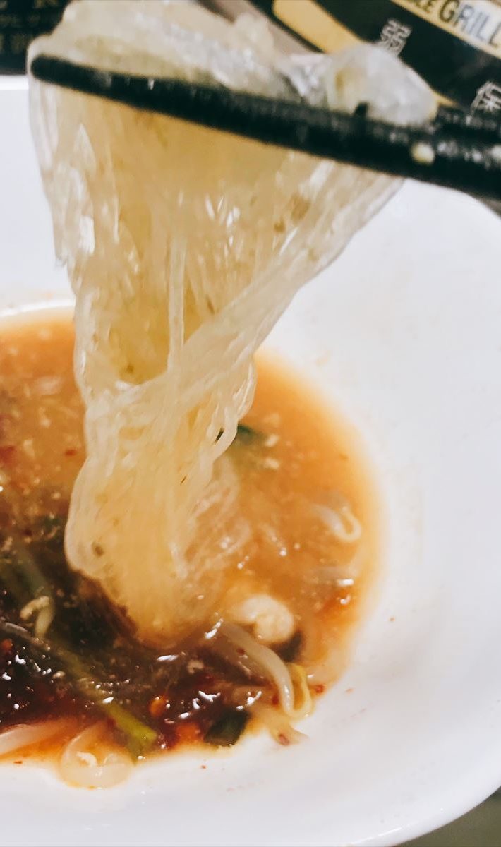 最後はセット付属の春雨と煎り米を入れていただきます。