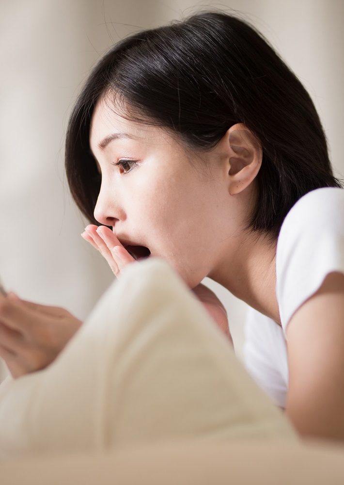 睡眠・女性・スマホ