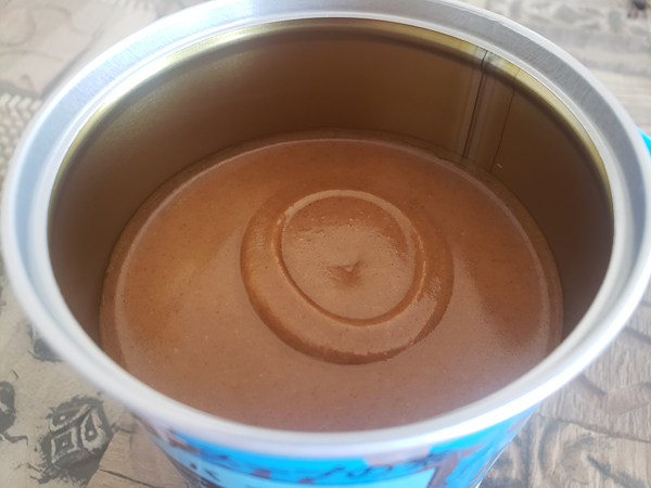 フタを開けると想像以上にアサリの香りと甲殻類の風味が漂う