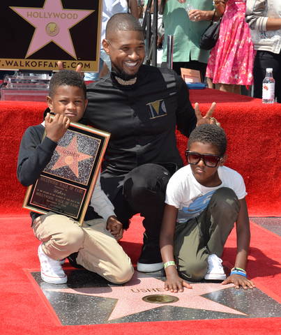 アッシャートと2人の息子たち