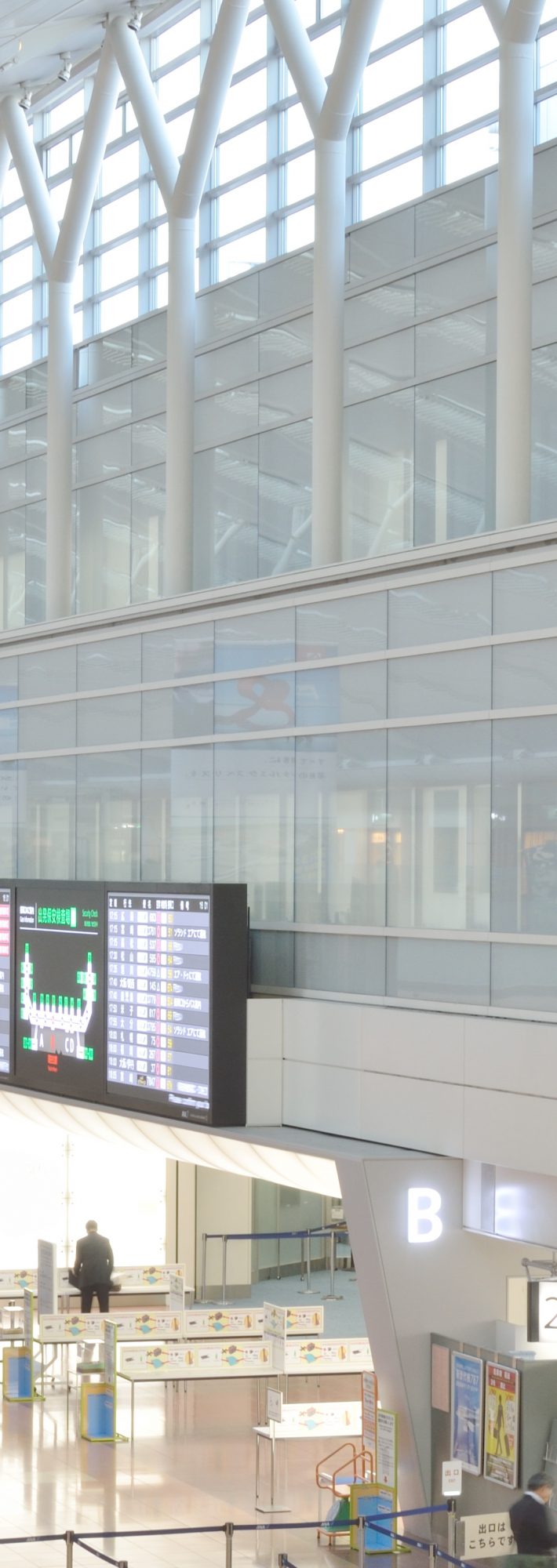 空港スタッフ女性たちが新時代に受ける洗礼