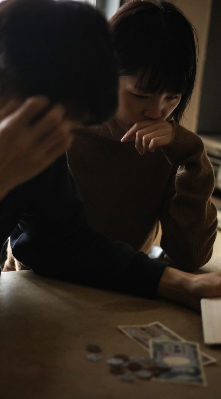 夫が会社から解雇通知を受ける