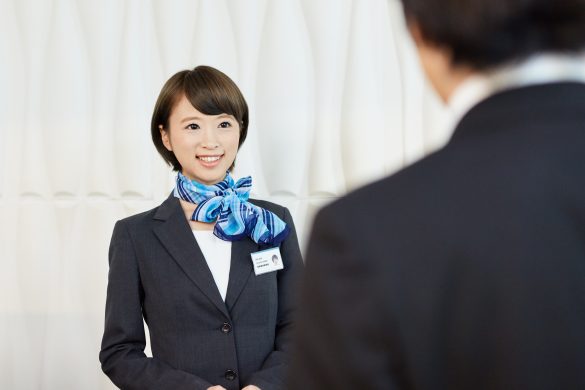 新人スタッフが通る道