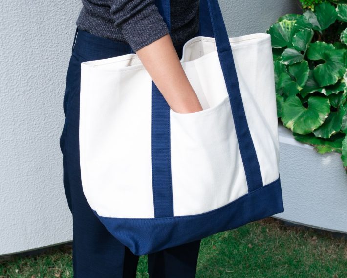 外側のポケットも使い勝手がよさそう