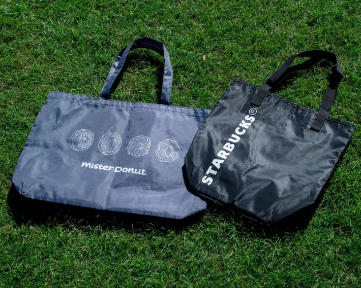 左からミスタードーナツ、スターバックス
