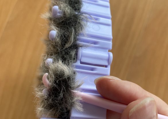 下の糸を引き抜き、次の棒へ……を繰り返します