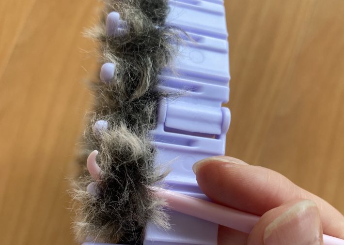 下の糸を引き抜き、次の棒へ……を繰り返します